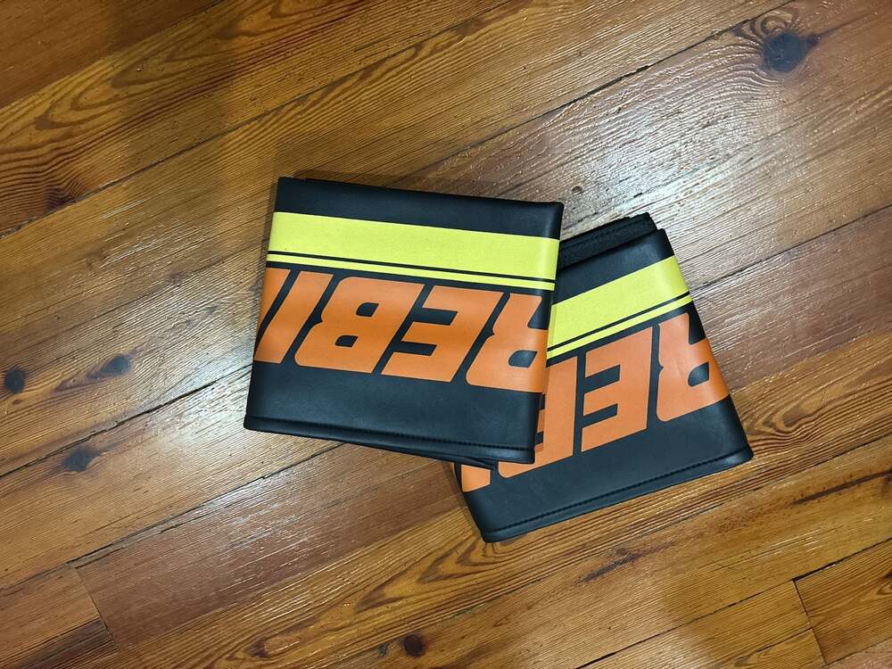 Pontiac Firebird Vinyl Fender Cover Set - Picture 3 of 3
